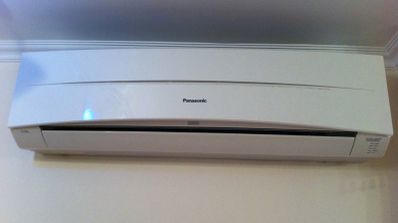 Un aire acondicionado de marca Panasonic