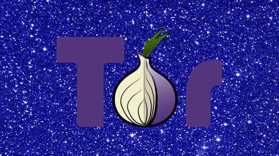 Imagen del logo del navegador Tor, sobre un fondo azulado