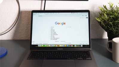 Imagen en la que aparece el buscador de Google en un portátil