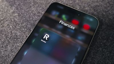 Imagen en la que aparecen aplicaciones bancarias en el móvil