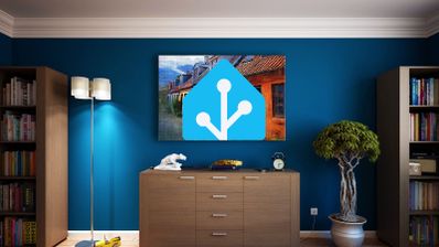 Salón con el logo de Home Assistant ilustrando la actualización a Home Assistant 2026.2