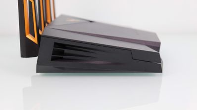Imagen en la que aparece un router ASUS TUF-AX3000