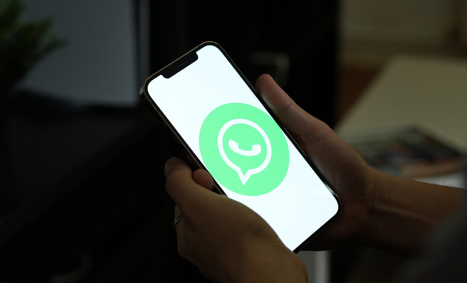 Imagen en la que aparece WhatsApp en el móvil