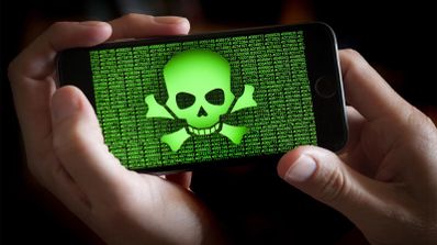 Imagen en la que aparece un móvil con malware
