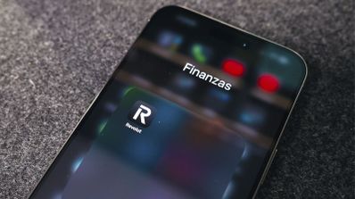 Foto de una aplicación bancaria en el móvil
