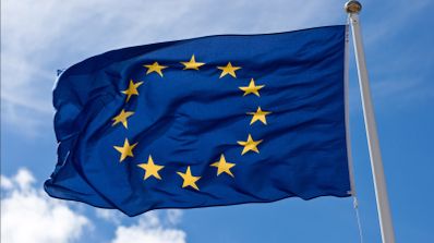 Foto de una bandera de la UE