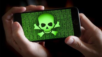 Imagen de un móvil con malware