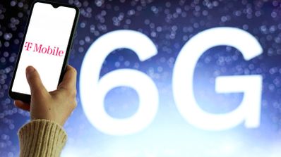 Imagen en la que aparece un móvil de T-Mobile y el logo del 6G