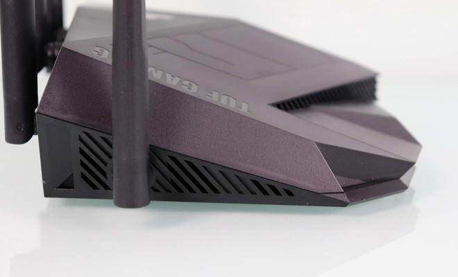 Imagen en la que aparece un router ASUS