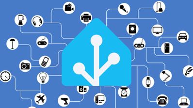 Ilustración del logotipo de Home Assistant conectado a una red de iconos de dispositivos inteligentes sobre un fondo azul.