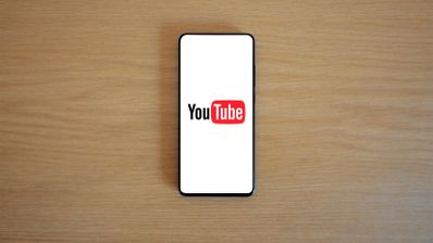 YouTube en la pantalla de un móvil