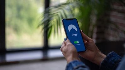 Imagen en la que aparece una VPN en el móvil