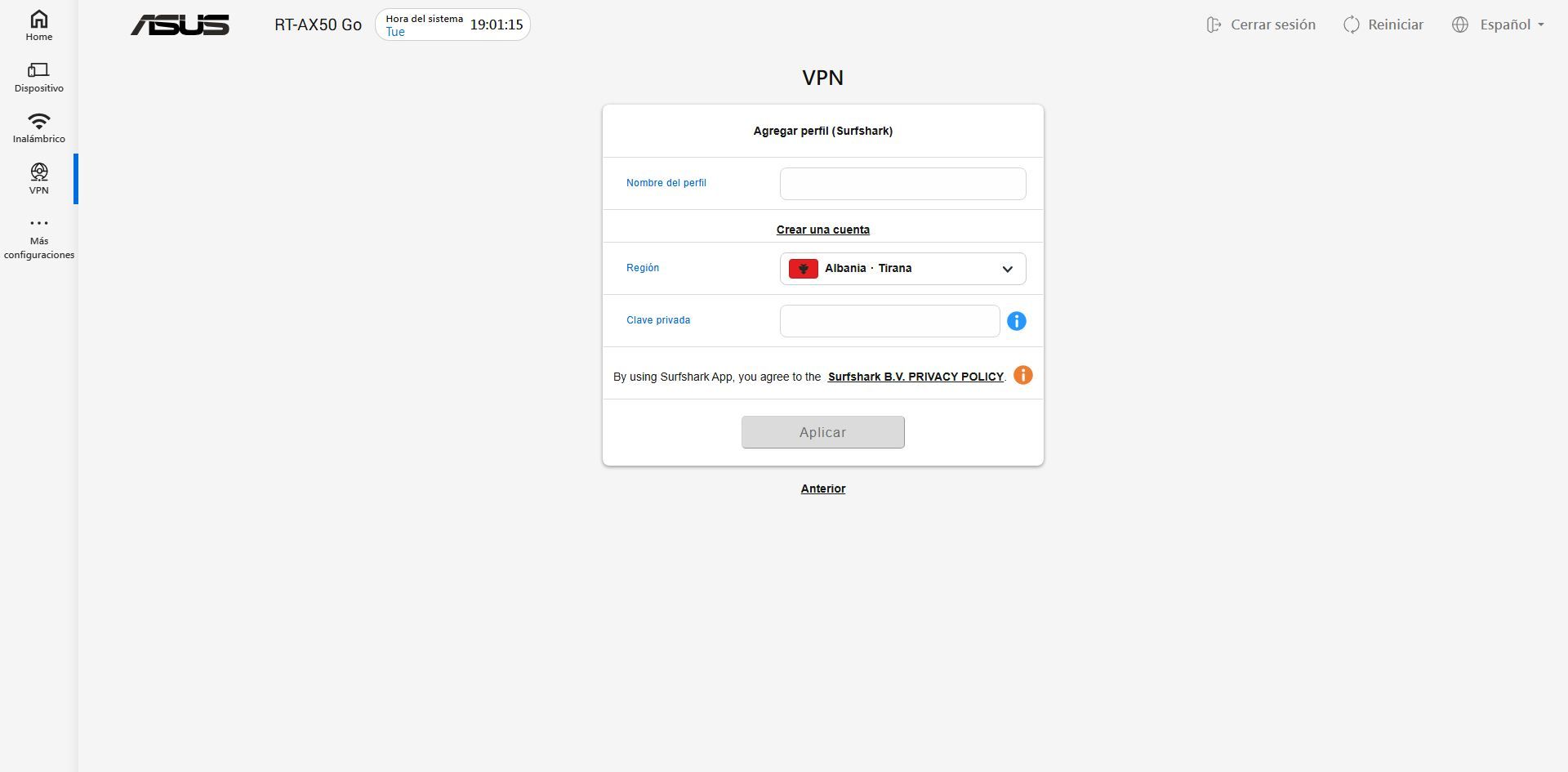 Interfaz de configuración VPN en un router ASUS RT-AX50 Go mostrando el formulario para agregar un perfil de Surfshark con selección de región y clave privada.