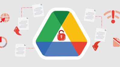 Ilustración del logotipo de Google Drive con un candado abierto en el centro rodeado de iconos que representan documentos, redes y alertas de riesgo.