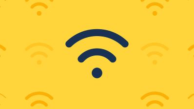 Icono de señal Wi-Fi en color azul marino sobre un fondo amarillo con un patrón repetido de ondas de red inalámbrica.