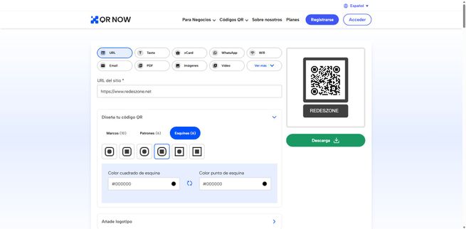 Interfaz web de QR NOW con un código QR generado y opciones de edición visual abiertas.