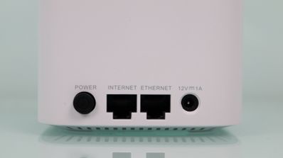 Parte trasera de un satélite Wi-Fi Mesh TP-Link COVR-1103