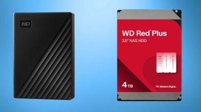 Comparativa visual entre un disco duro externo portátil negro WD y una unidad interna WD Red Plus de 3,5 pulgadas para sistemas NAS sobre fondo azul.