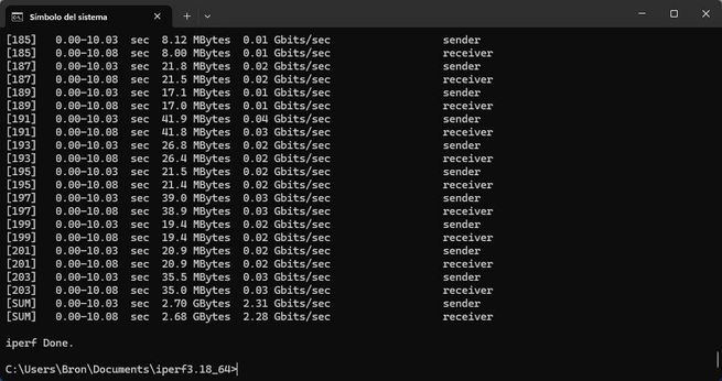 Líneas de datos en una terminal de Windows que muestran el resumen final de una prueba de transferencia iPerf3.