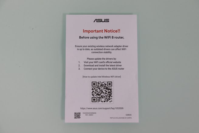 Folleto de aviso importante del ASUS GT-BN98 sobre la actualización de controladores de red antes de usar WiFi 6.