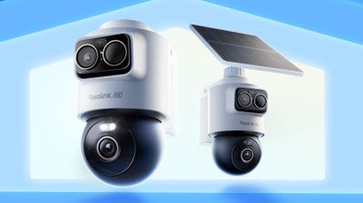 Cámara de seguridad Reolink OMVI 2i Ultra con triple lente y panel solar sobre un fondo azul con silueta de hogar.