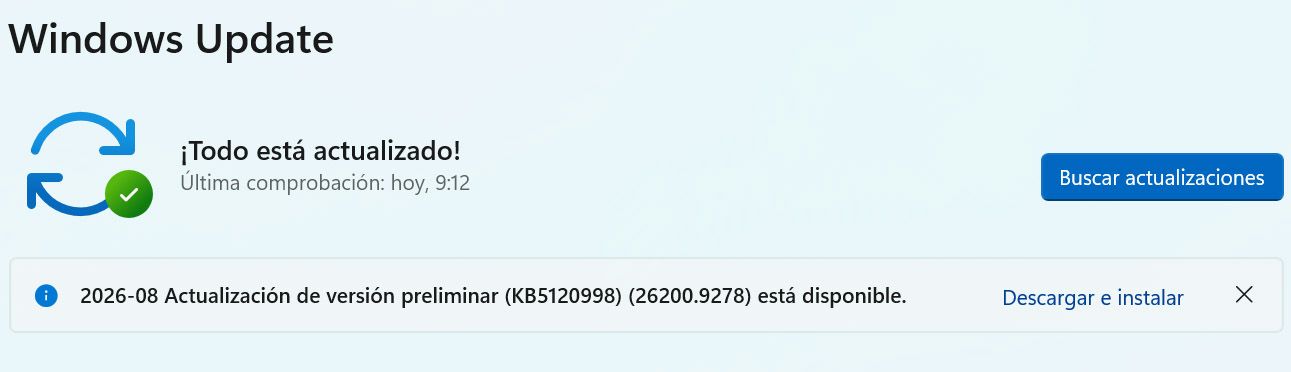 Panel de configuración de Windows Update con un aviso de actualización de versión preliminar disponible para descargar.
