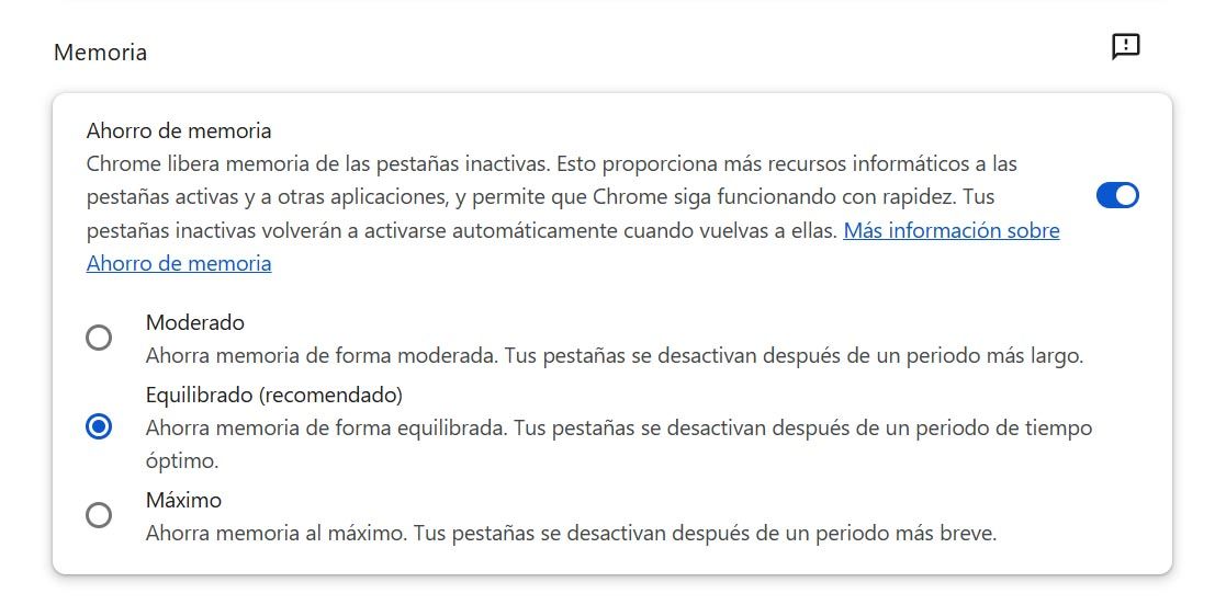 Panel de configuración de ahorro de memoria en el navegador Google Chrome con opciones de nivel moderado, equilibrado y máximo.