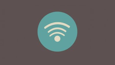 Icono de señal inalámbrica Wi-Fi en color crema sobre un círculo azul turquesa.