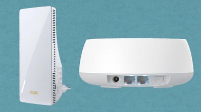 Extensor de red inalámbrico vertical y nodo de sistema Wi-Fi de color blanco sobre fondo azul.