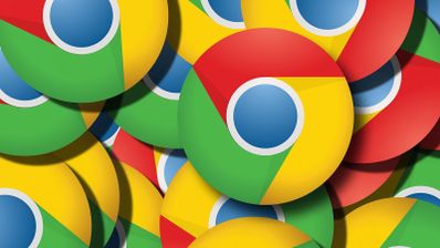 Múltiples iconos circulares del navegador Google Chrome amontonados.