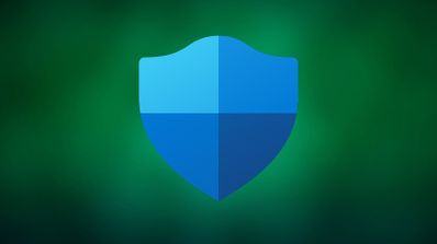 Logotipo de Microsoft Defender representado por un escudo azul sobre fondo degradado verde.