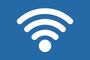 Icono de señal Wi-Fi de color blanco sobre un fondo azul plano.
