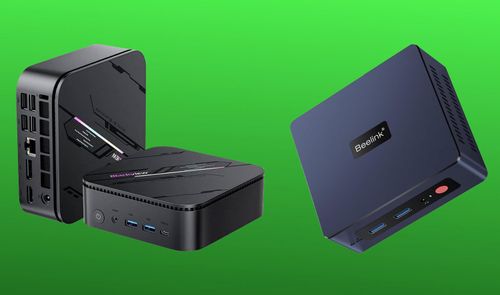Tres mini ordenadores de formato compacto sobre un fondo verde.