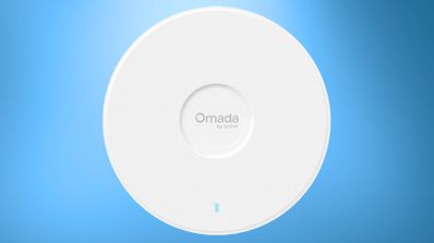 Vista frontal de un punto de acceso circular TP-Link Omada en color blanco sobre un fondo azul degradado.