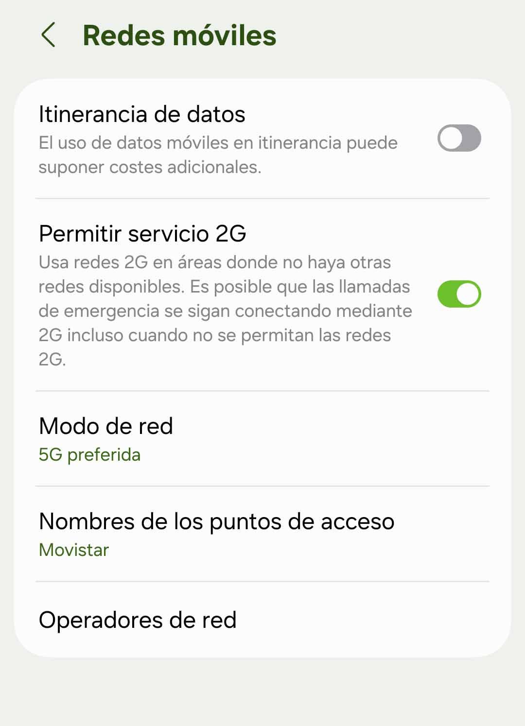 Menú de ajustes de redes móviles en un smartphone con el interruptor de permitir servicio 2G activado.