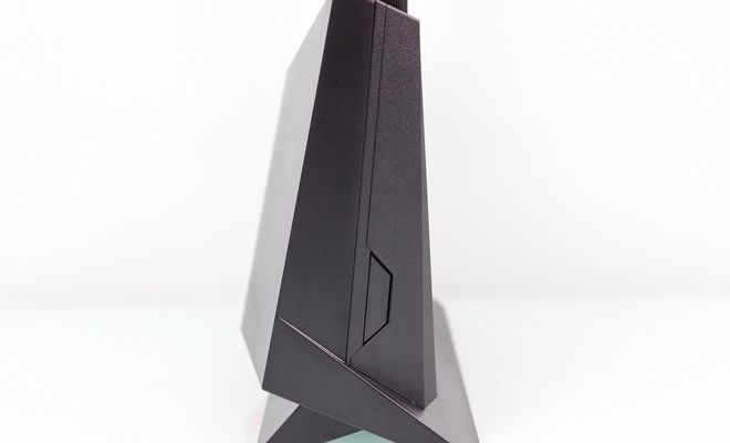 Vista lateral del router ASUS RT-AX86U que muestra su perfil angular y el botón lateral sobre un fondo blanco.