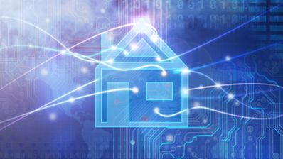 Ilustración conceptual de una vivienda conectada con líneas de datos sobre un fondo de circuitos electrónicos azules.