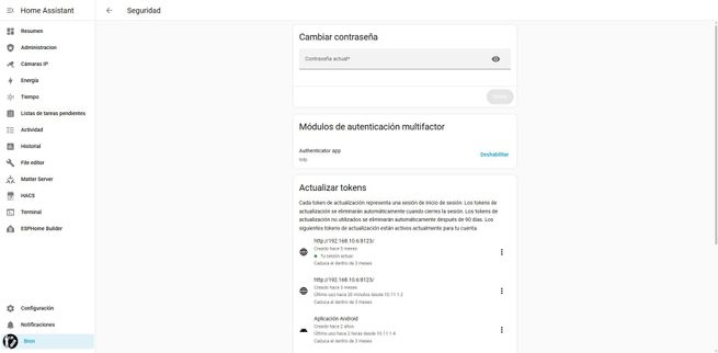 Sección de seguridad en Home Assistant con opciones de cambio de contraseña, autenticación multifactor y tokens de acceso.