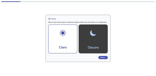 Menú de selección de tema claro u oscuro en la interfaz de configuración de Immich.