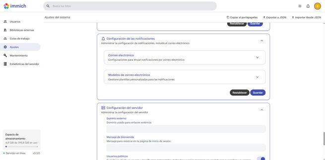 Ajustes de notificaciones por correo electrónico y configuración del servidor en Immich.