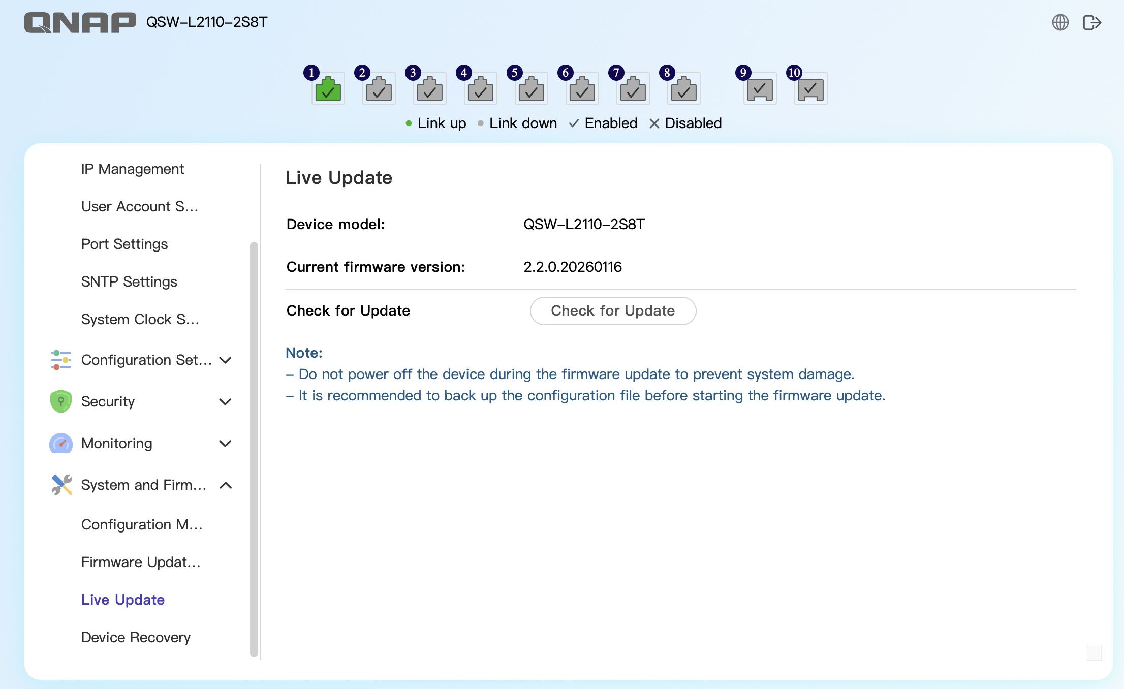 Interfaz de usuario del QNAP QSW-L2110-2S8T mostrando el menú Live Update para la gestión del firmware.