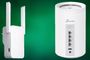 Extensor de Wi-Fi de pared Strong con antenas externas y nodo de red en malla TP-Link con puertos Ethernet sobre fondo verde.