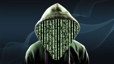 Ilustración de una figura con capucha cuyo rostro está compuesto por líneas de código binario en cascada sobre un fondo oscuro con ondas digitales.