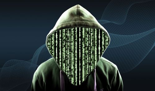 Ilustración de una figura con capucha cuyo rostro está compuesto por líneas de código binario en cascada sobre un fondo oscuro con ondas digitales.
