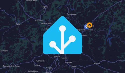 Logotipo de Home Assistant sobre un mapa cartográfico en modo oscuro con indicadores de ubicación.