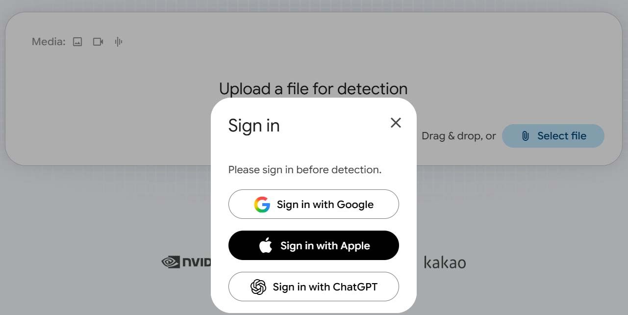 Ventana emergente de inicio de sesión con opciones para Google, Apple y ChatGPT sobre una interfaz de detección de archivos.
