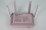 Router Keenetic Titan con tecnología wifi7 y cuatro antenas externas sobre una superficie clara.