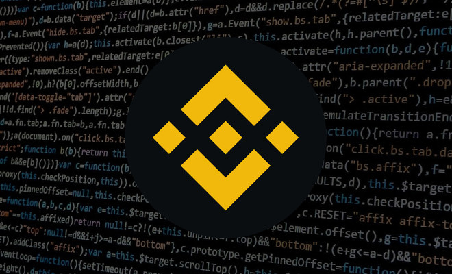 Logotipo de Binance sobre un fondo de líneas de código de programación en color sobre negro.