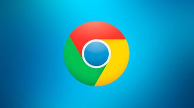 Logotipo circular del navegador Google Chrome sobre un fondo azul degradado.