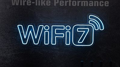 Logotipo de WiFi 7 con iluminación de neón azul sobre una superficie metálica oscura texturizada.